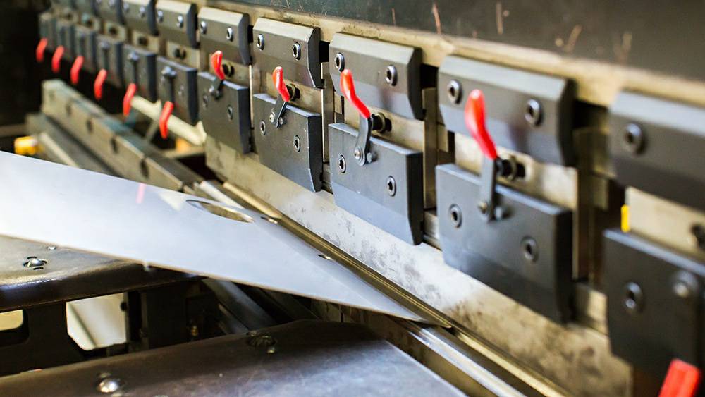 制作钣金加工项目都有哪些基础设备?-哈尔滨敬轩运动鞋类有限公司 制作钣金加工项目都有哪些基础设备?-哈尔滨敬轩运动鞋类有限公司